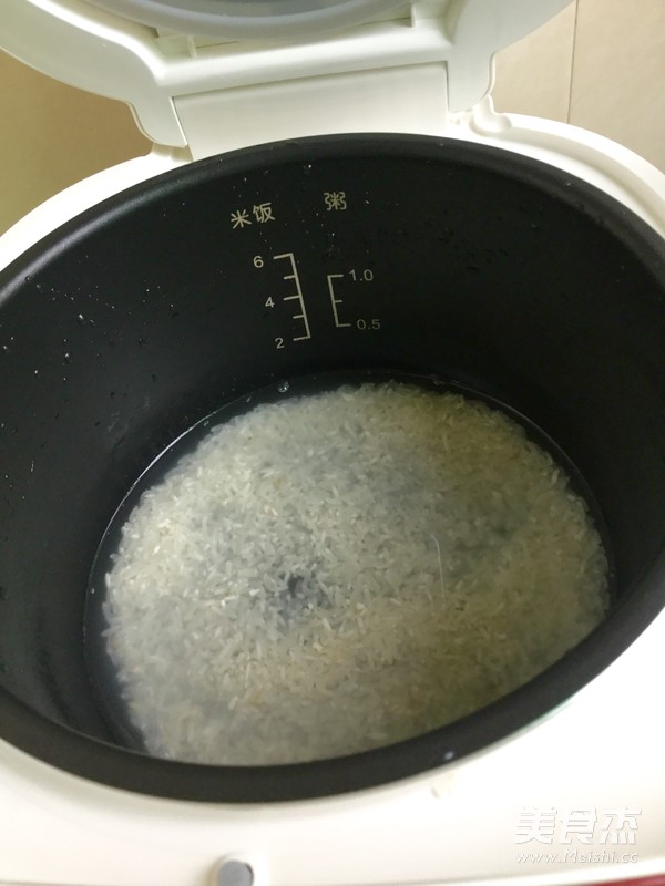 腊肠鸡蛋饭的做法