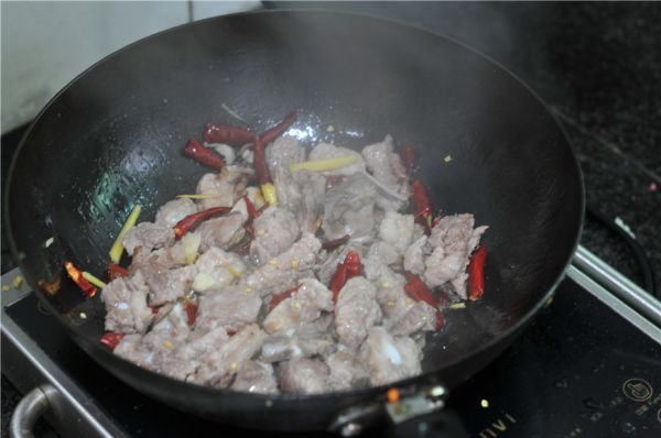 酱香排骨炒黄瓜