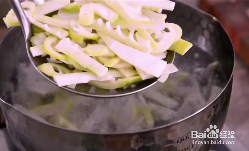 怎么做一份美味的鲜笋小炒肉？