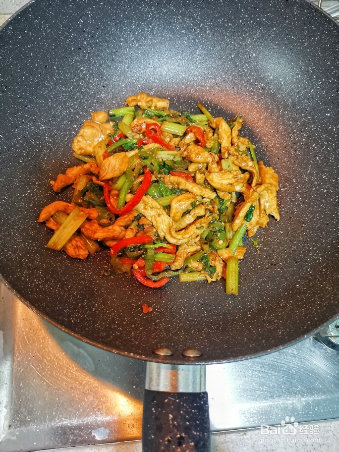 做家常菜鸡胸肉新吃法孜然芹菜彩椒炒鸡
