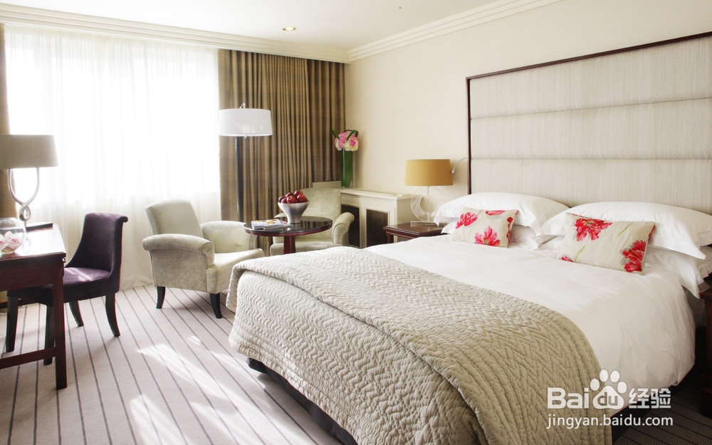 如何装修卧室不会显小?