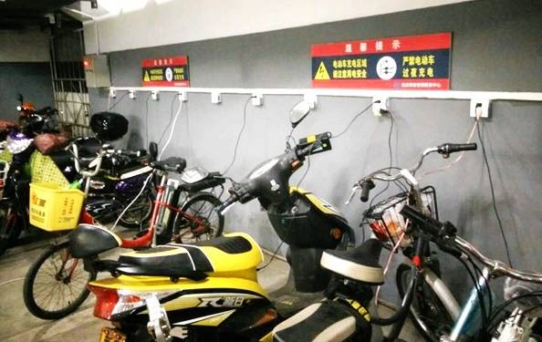 电动车冲电冲不进,冲电器显示绿灯的解释是什么