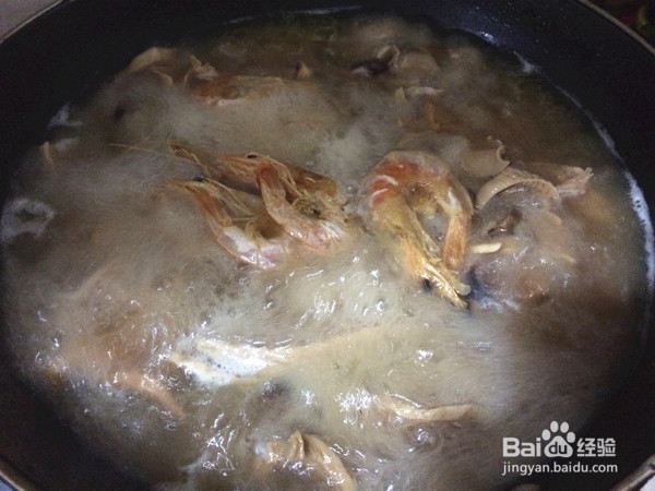 鱿鱼鸭肉煲的做法