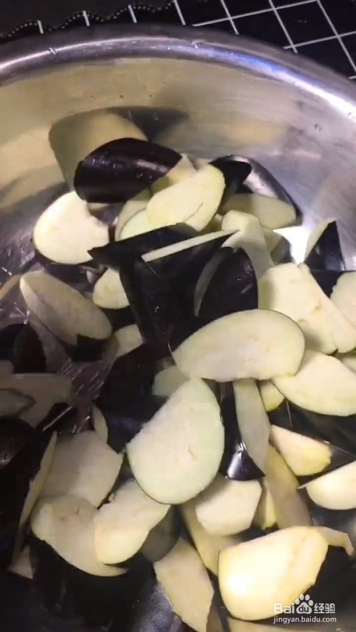 简单又非常下饭的红肠烧茄子要怎样做