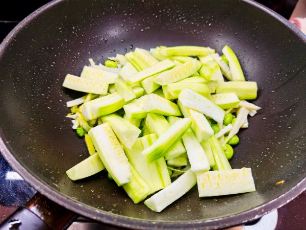扁尖笋毛豆炒丝瓜