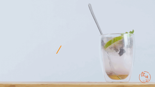 4款又能养颜又健康的水果汽水在这里