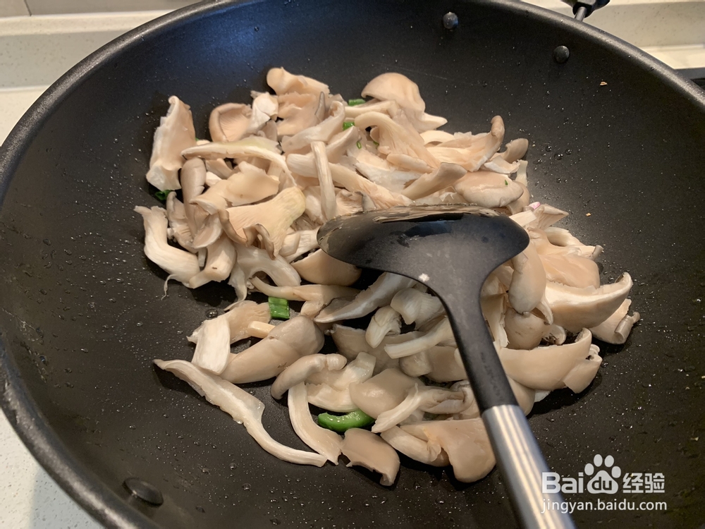 比较好吃的青椒肉丝炒平菇