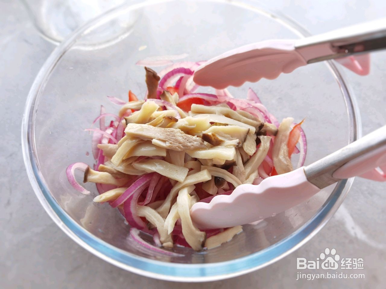 杏鲍菇拌洋葱的做法