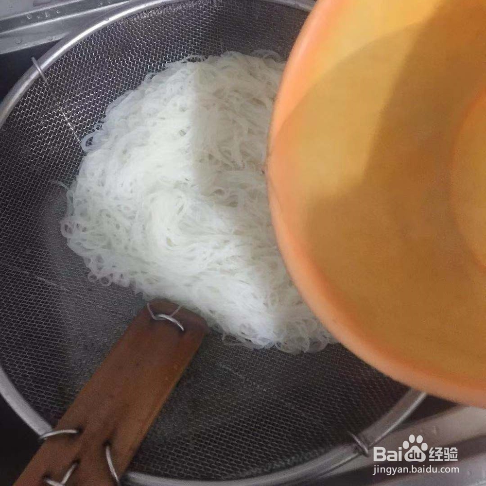 如何在家做酸菜粉干好吃？