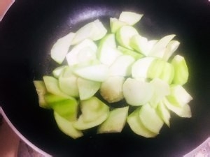 如何做丝瓜花甲汤