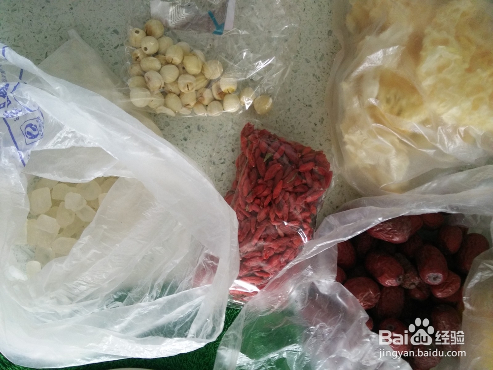 如何制作银耳莲子羹