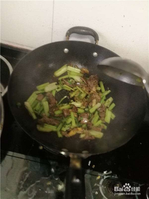 芹菜段炒熟猪肉