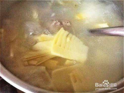 怎样做出家常菜系列之毛笋排骨蛤蜊汤