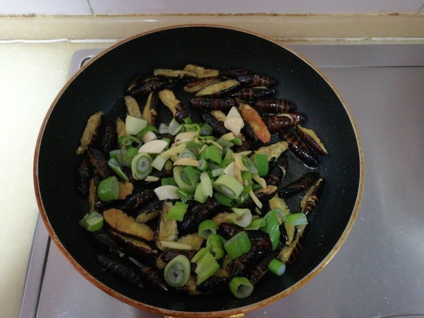 干煸蚕蛹的做法