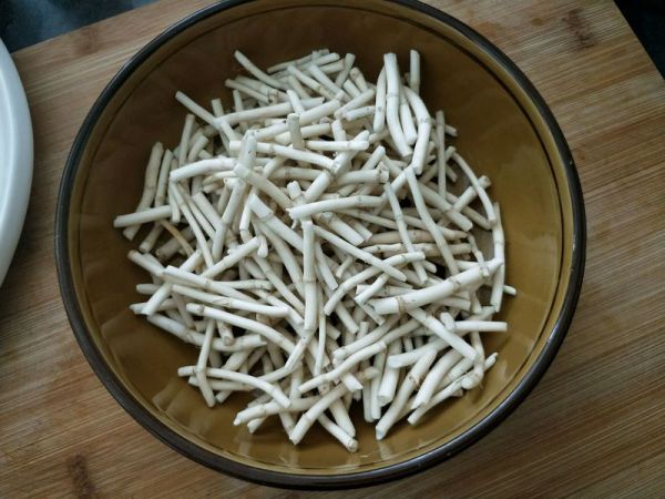 青笋丝拌折耳根