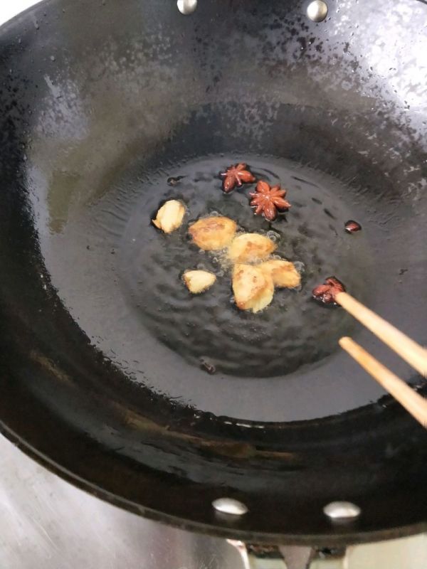 五香五花肉焖蚕豆