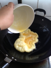 盛夏多吃些苦----苦瓜煎蛋汤