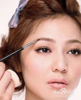 如何化妆眉形