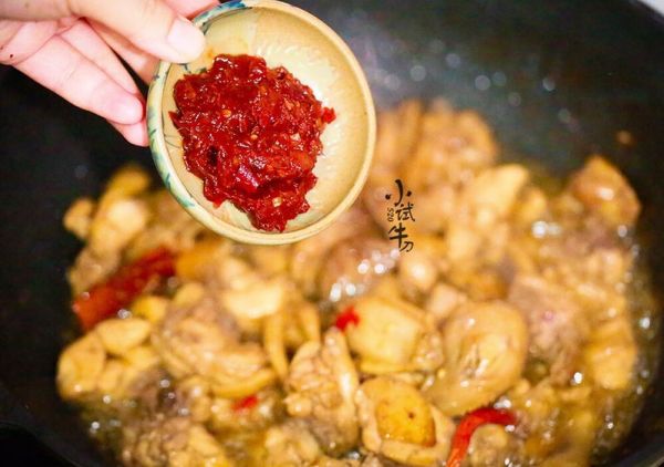 养生姜汁热窝鸡