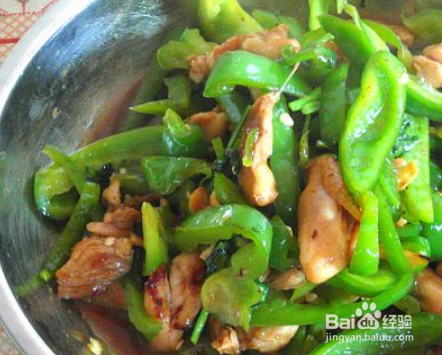 青椒炒鸡肉的做法