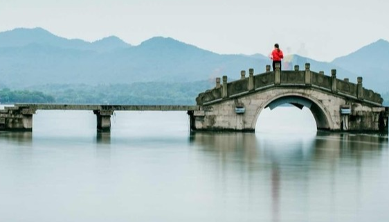 望海潮的词眼是哪个字