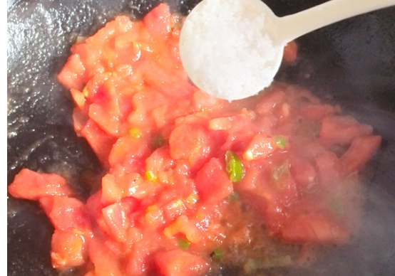 疙瘩汤中加入面粉的水是热水还是冷水