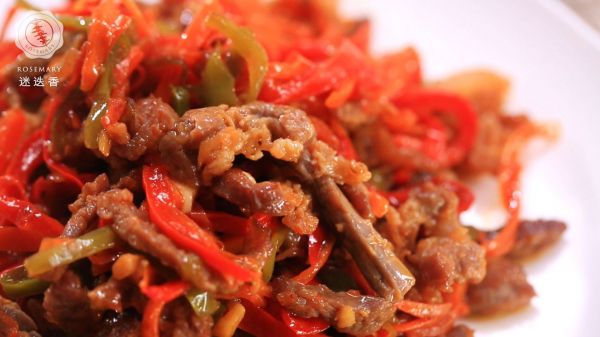 胡萝卜炒牛肉丝－迷迭香
