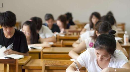 重修意味着晚一年毕业吗