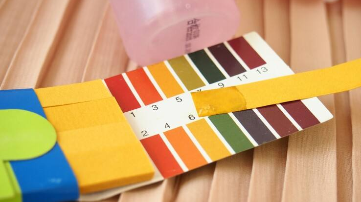 怎样知道洗面奶是弱酸性的还是弱碱性的