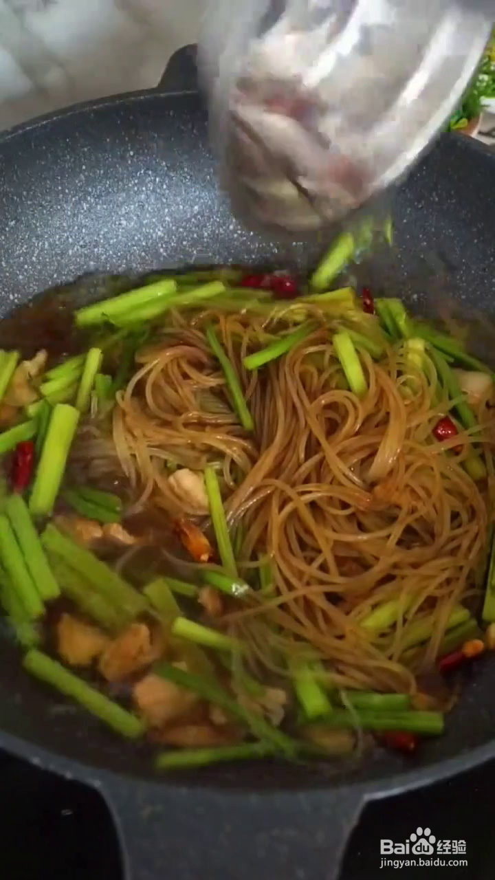 如何制作好吃的芹菜烧粉条