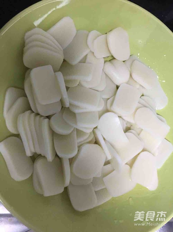 五香牛肉青菜年糕汤