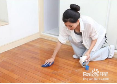 地板油腻腻怎么清洗