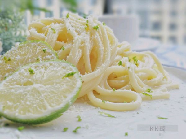 白酱意面佐青柠巴沙鱼