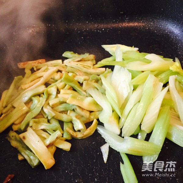 香芹鸡肉的做法