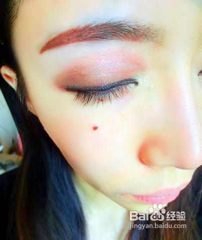 如何打造T台夸张精致妆容