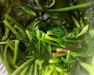 食补佳品鸡蛋条拌菠菜的做法