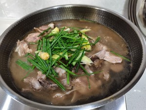 如何做滋补的羊肉煲?