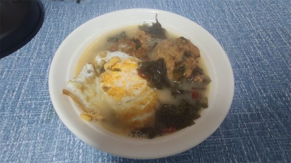 西红柿煎蛋酸汤丸子