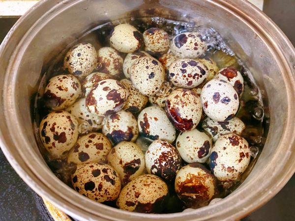 乡巴佬卤鹌鹑蛋