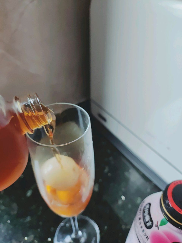 桃桃西打青梅饮