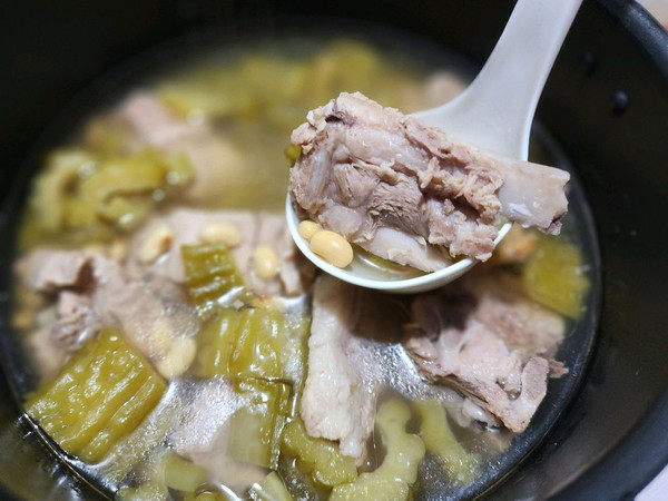 清热解暑苦瓜煲