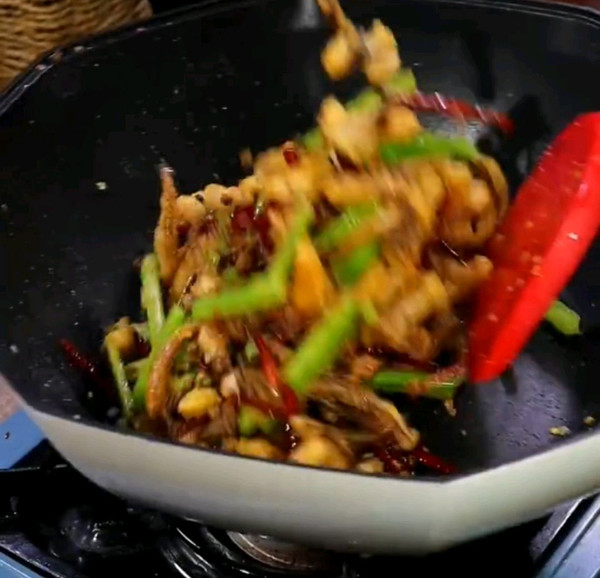 特色干煸鱿鱼须