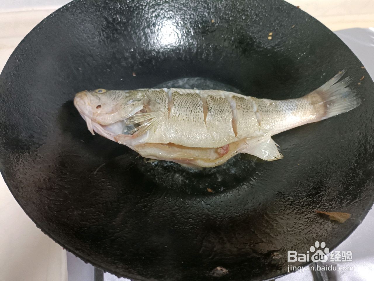 红烧鲈鱼的做法