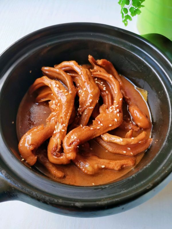 家常酱香鸭掌煲