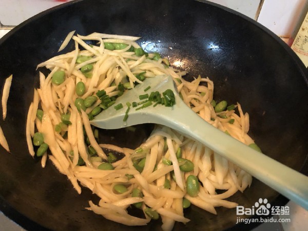 如何做出好吃美味的毛豆籽炒茭白