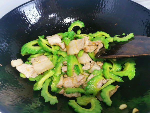 苦瓜炒五花肉片