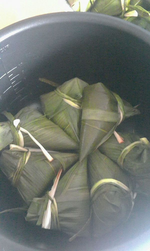 红豆红枣黑米粽子