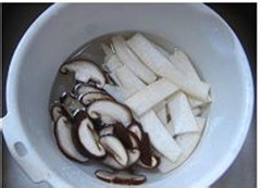 【青豆烩双菇】