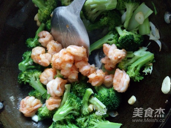 西兰花虾仁的做法