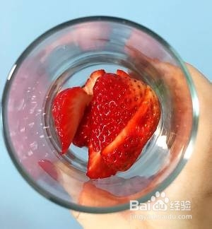 微醺草莓鸡尾酒